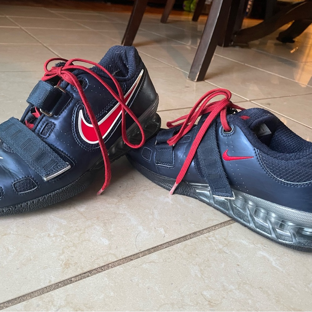 Nike Romaleos 2 men’s size 6.5, women’s size 8 in red/obsidian